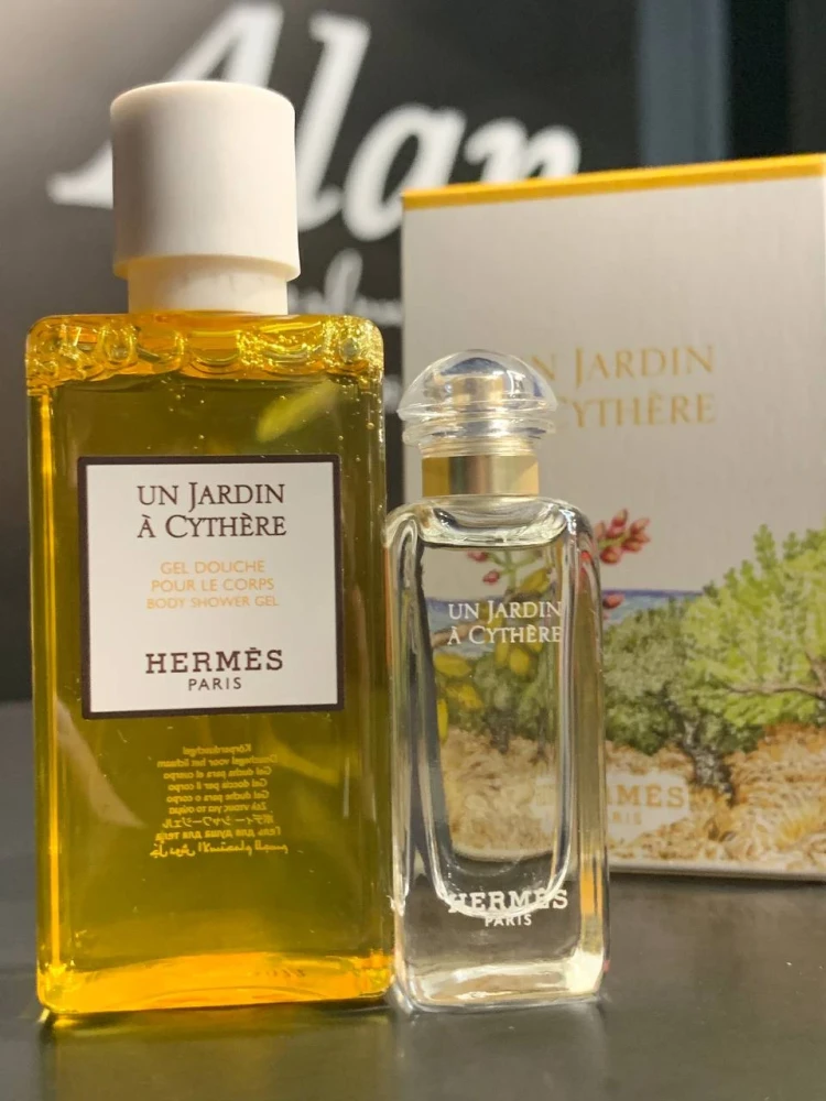 Un Jardin à Cythère Hermès Eau De Toilette 7.5 ML + 40 ML Body Shower Gel